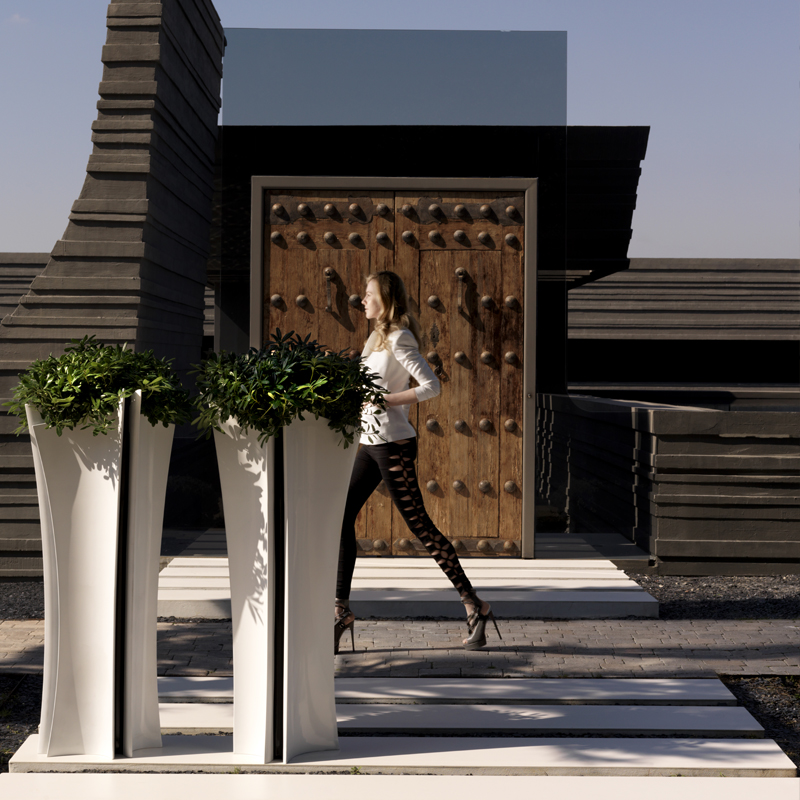 新款玻璃鋼電鍍花瓶 VONDOM ALMA花盆 花器 室內(nèi)花盆 戶外花盆 高端藝術(shù)品黑白高雅線條設(shè)計