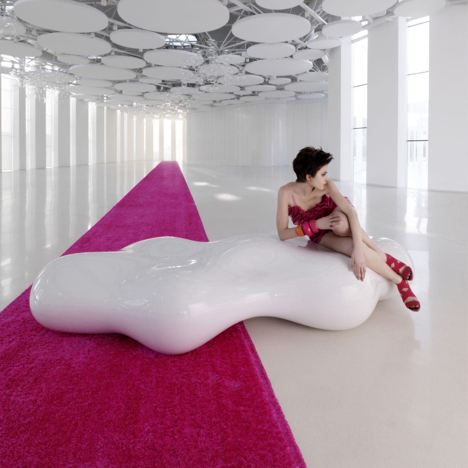 西班牙溫頓休閑凳 玻璃鋼戶內(nèi)外休閑長凳LAVA 躺椅 大床 大石頭花狀