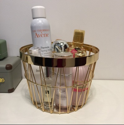 玫瑰金收納籃家居收納筐鐵藝 北歐攝影裝飾擺件 大師家具設(shè)計(jì)網(wǎng)