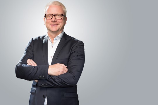 1527350747322566.jpg pedersen_grau_medium.jpg